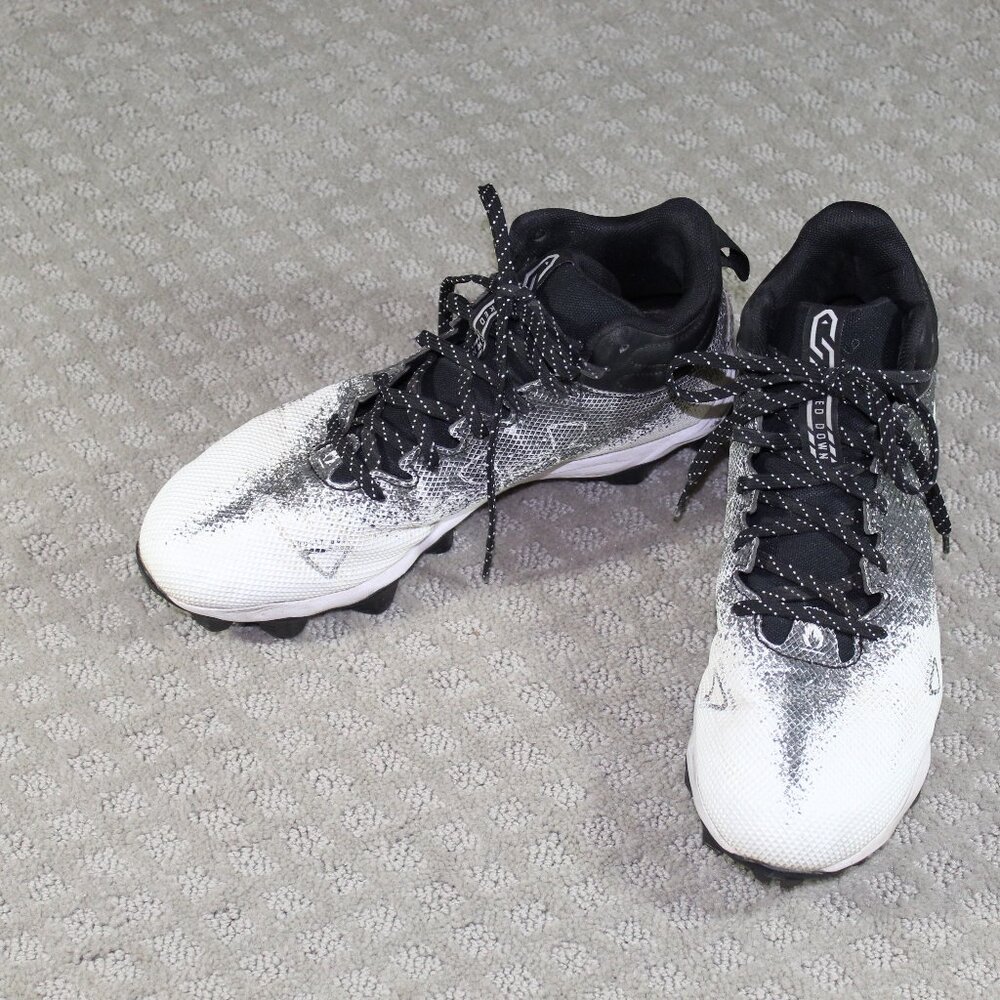 Under Armour Spotlight Franchise RM Sz 8.5 White Black Mid Rise Football Cleats